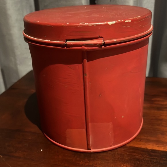 Vintage Painted Kreamer 2 Tin Canister with Hinged Latched Lid - Picture 3 of 15